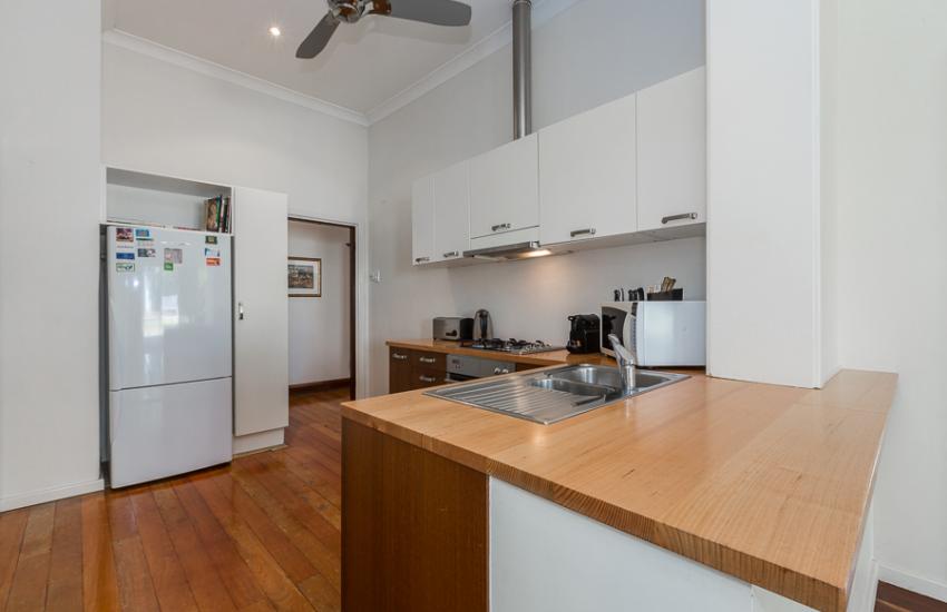 North Cottesloe Cottage - Kitchen - holiday accommodation rentals for short term stays in Perth
