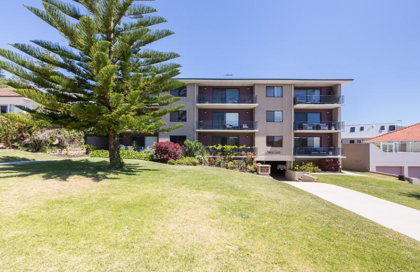 Cottesloe Marine Apartment - Front of Building - holiday accommodation rentals for short term stays in Perth