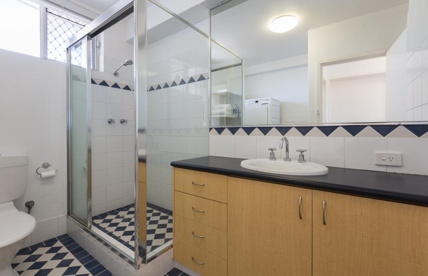 Cottesloe Marine Apartment - Bathroom - holiday accommodation rentals for short term stays in Perth
