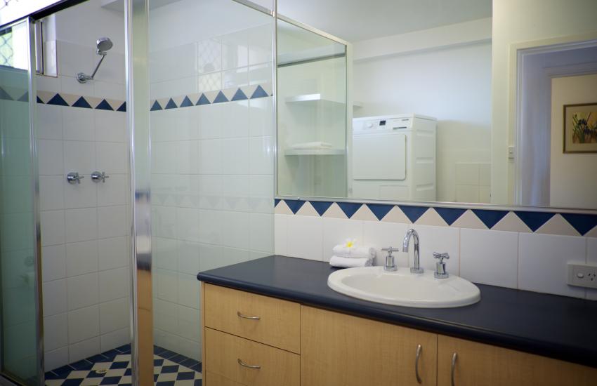 Cottesloe Marine Apartment - Bathroom - holiday accommodation rentals for short term stays in Perth