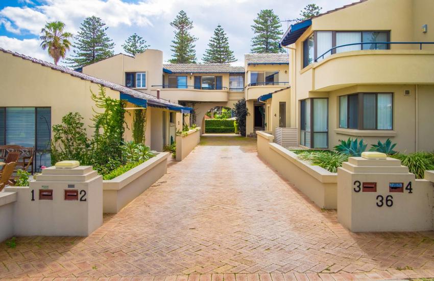 Forrest street Executive Villa - building - holiday accommodation rentals for short and long stays in Perth