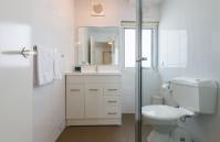 Golden Sands Beach Apartment - Bathroom - holiday accommodation rentals for short  term stays in Perth
