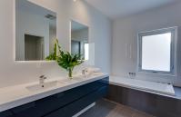 Cottesloe Executive Beach House - Bathroom - holiday accommodation rentals for short term stays in Perth
