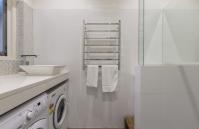Cottesloe Beach Deluxe Apartment - Bathroom - holiday accommodation rentals for short term stays in Perth